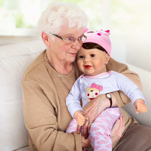 muñeca reborn de terapia para adultos mayores con Alzheimer o demencia senil